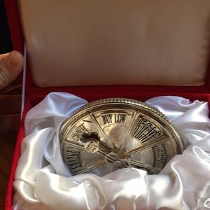 Neiman Marcus  paper weight comes with box